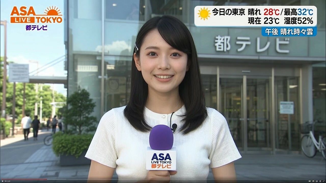【女子アナ60人】生中継で突然服を破られておっぱい丸出し！！パニック！！ サンプル画像2