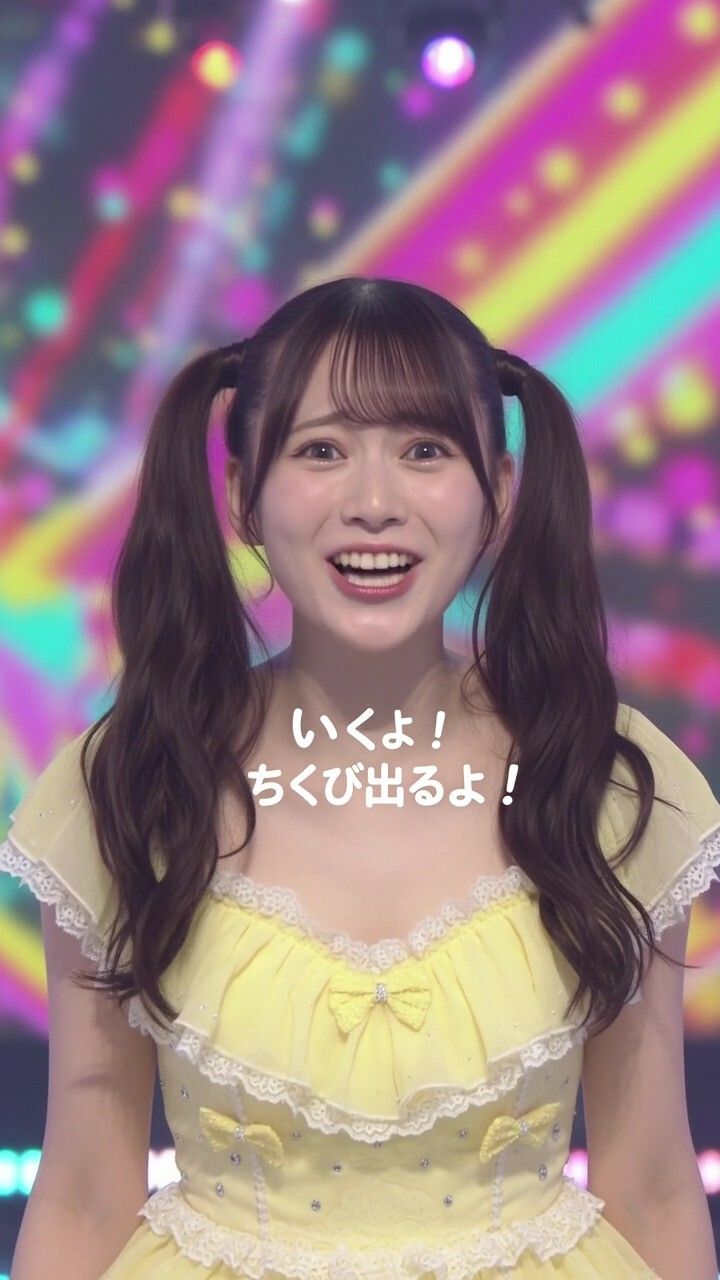 アイドルがライブ中にテンション上がりすぎて「出るよ！乳首出るよ！」と叫びながら服を破り捨ておっぱい全開！  大勢のファンが見てる前で乳首見せびらかし連発の衝撃映像 サンプル画像4
