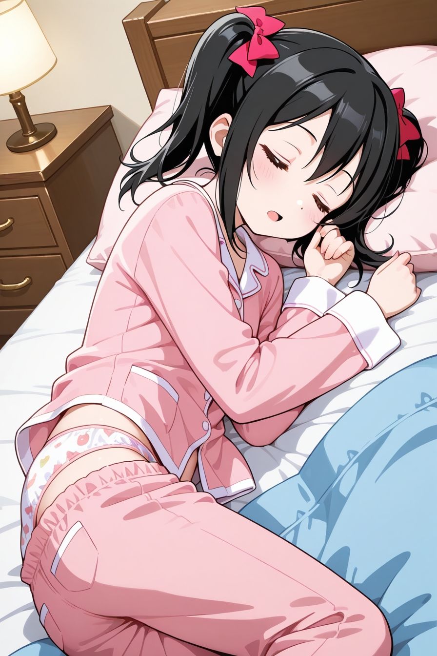 熟睡無防備アイドルにえっちないたずら！ サンプル画像1