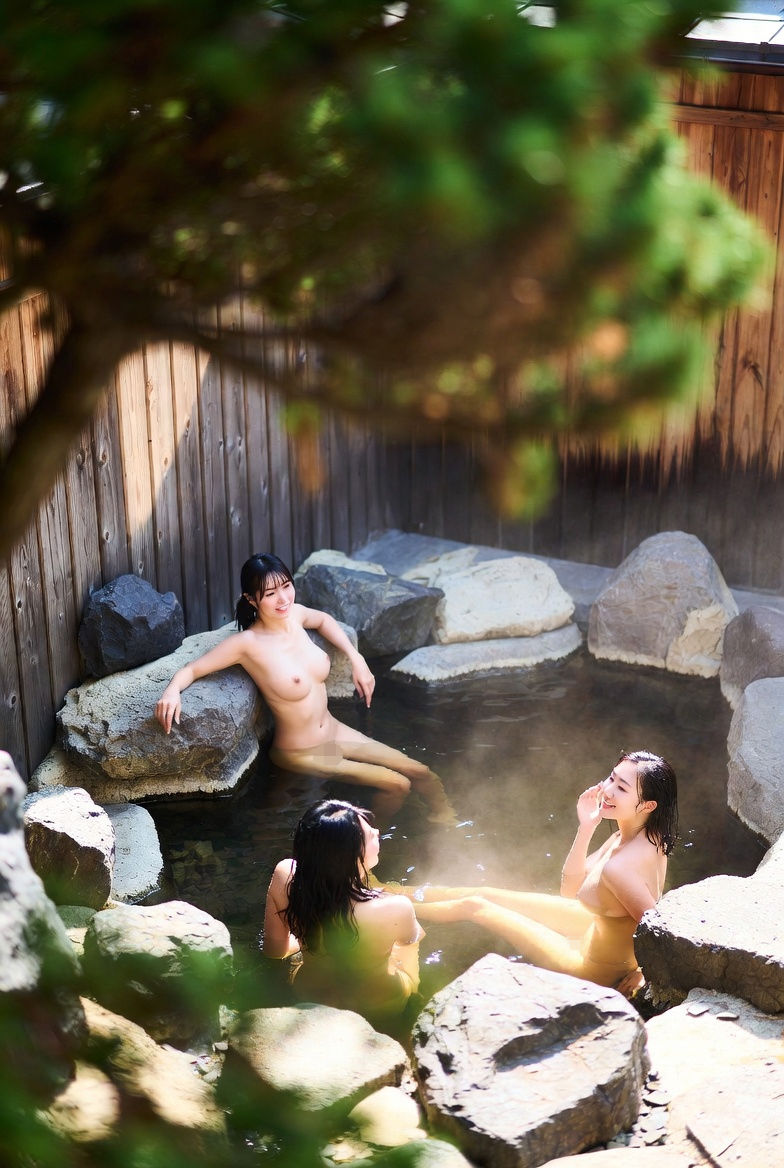 露天風呂盗撮 〜現実では叶わない、禁断の視点〜 サンプル画像1