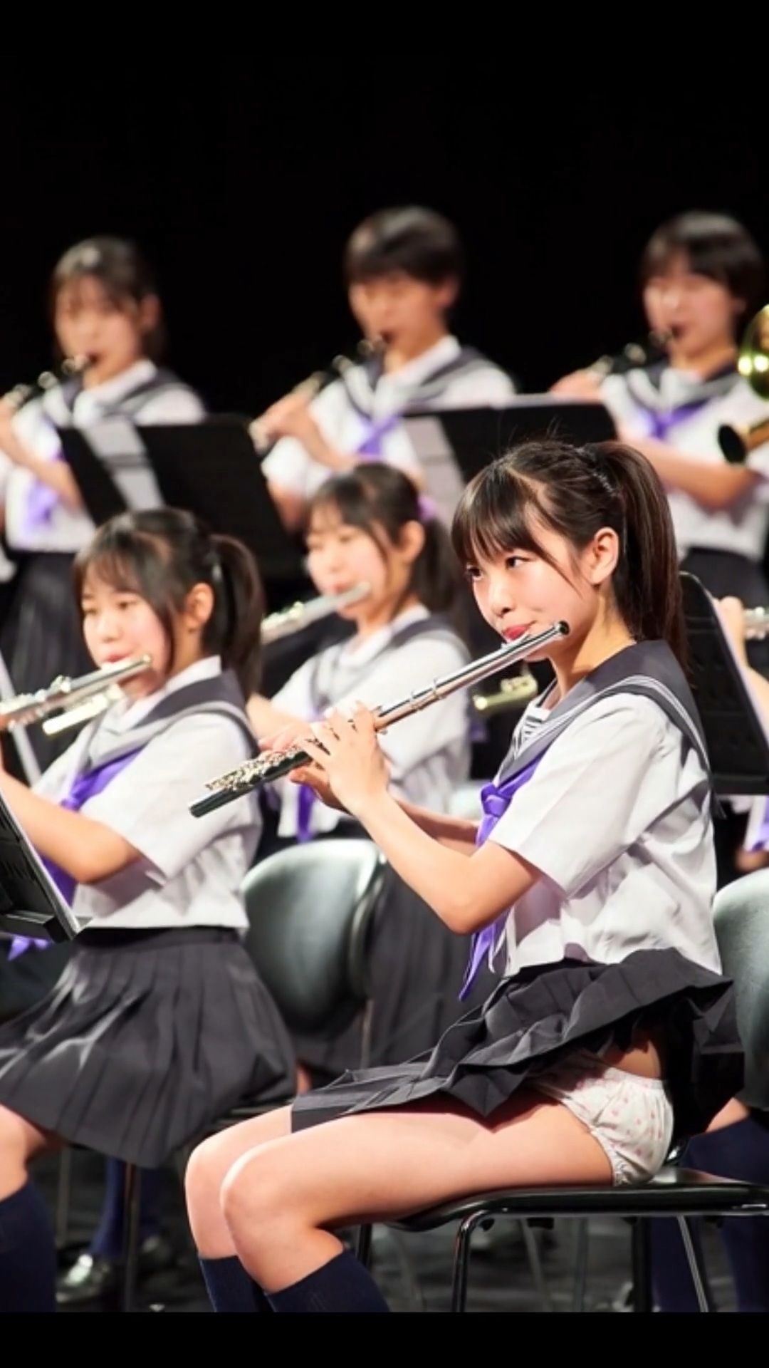 JK ローアングルカメラ 盗撮 パンチラ 逆さ撮り 階段 ブラチラ 女子学生 制服 かわいい サンプル画像3