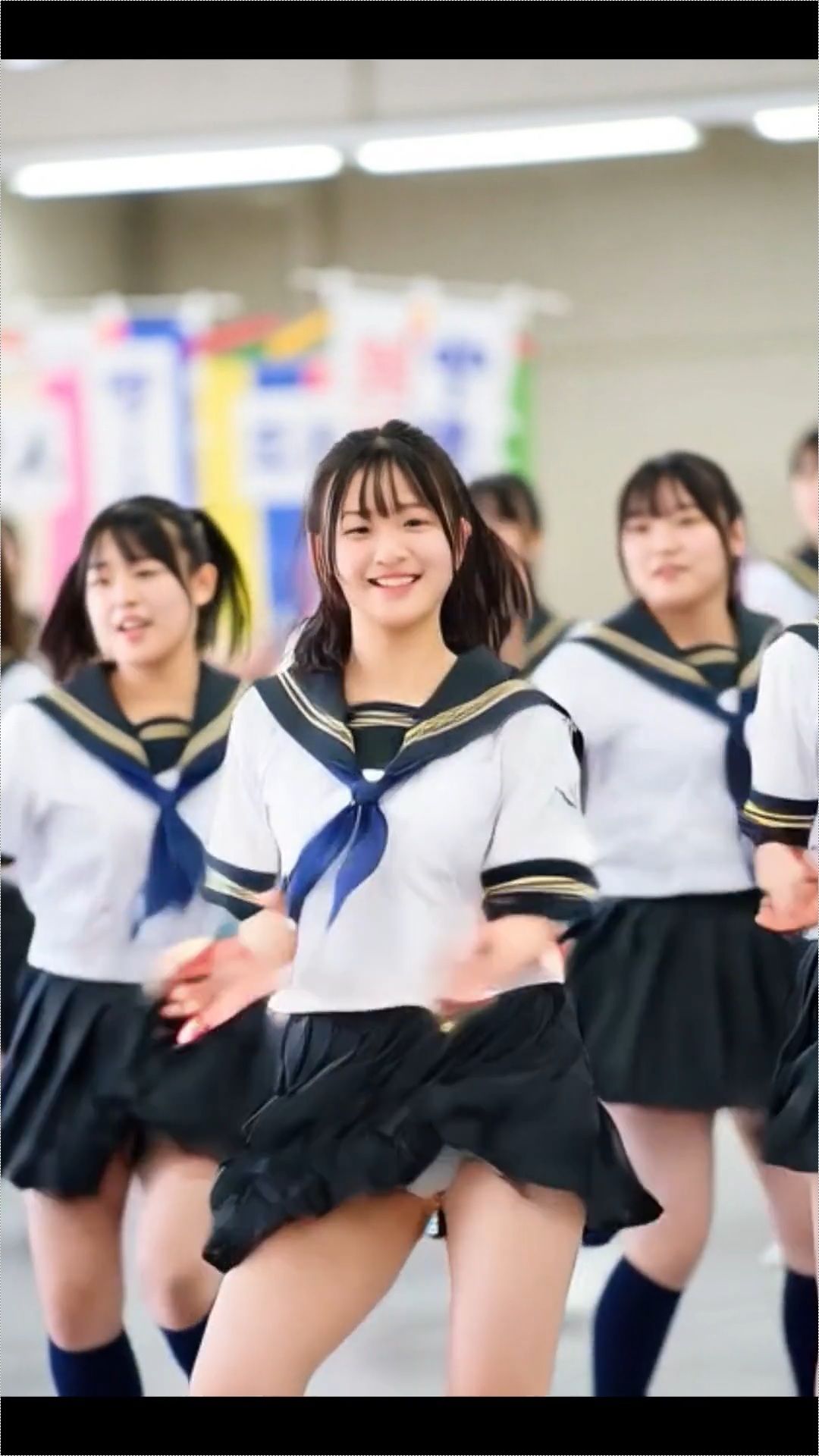 JK ローアングルカメラ 盗撮 パンチラ 逆さ撮り 階段 ブラチラ 女子学生 制服 かわいい サンプル画像6