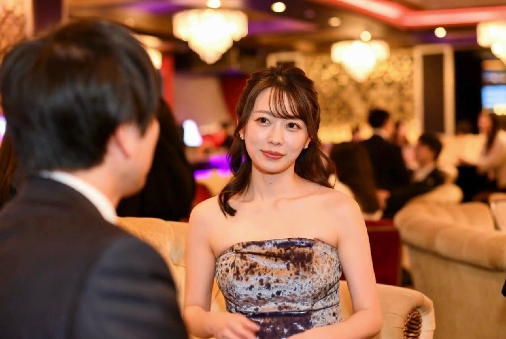 【厳選美人キャバ嬢43名】乳首ポロリ天国！〜見せたがるエロキャバのちくび全部見せちゃいます〜 サンプル画像7