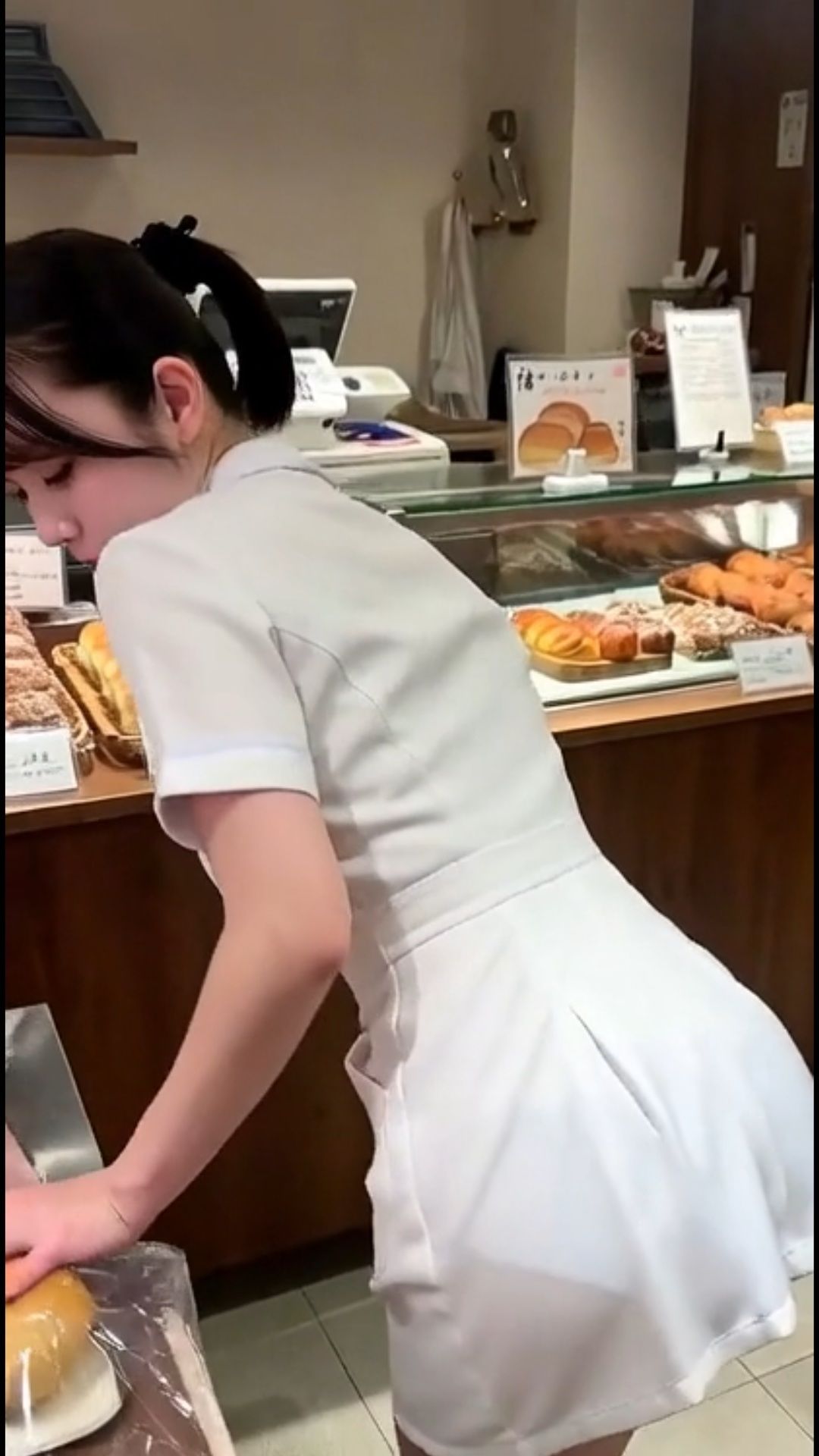 はたらく女性 OL ハプニング 新入社員 盗撮 パンチラ ブラチラ パンティ 職場 ナース 歯科助手 スチュワーデス サンプル画像6