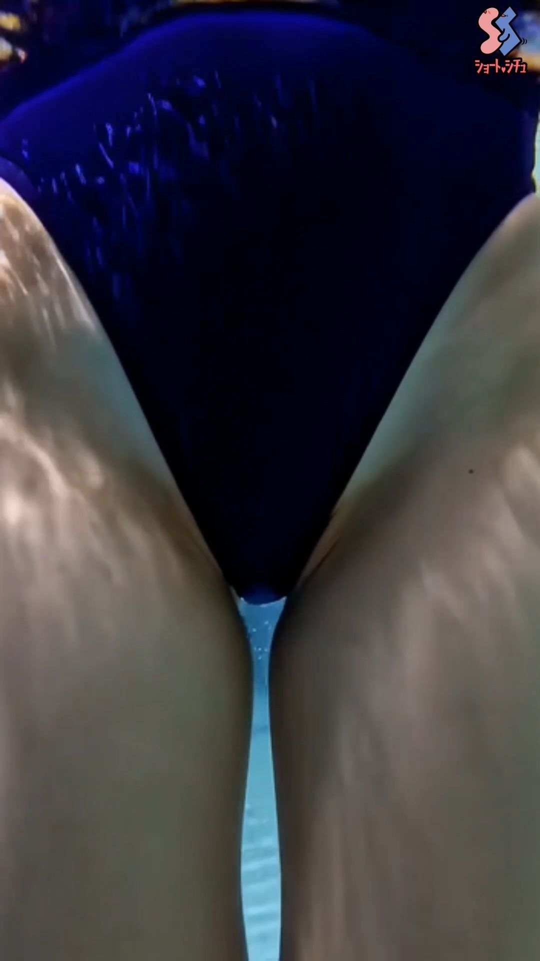 練習後の水泳部員を更衣室で サンプル画像4