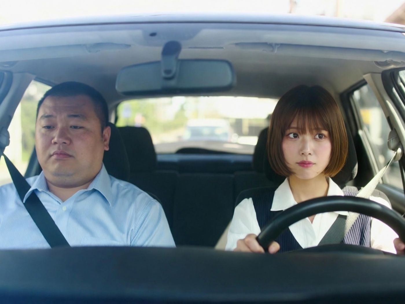 仮免許試験に落ちたくなくて…「はんこ押してくれたら何でもします」教習車内で教官を誘惑童顔女子 サンプル画像2